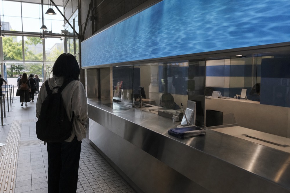 A digital screen at the Kaiyukan ticket counter showing available time slots and prices